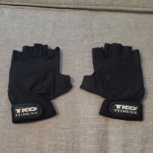 TKO Fitness Gloves Fingerless In Black